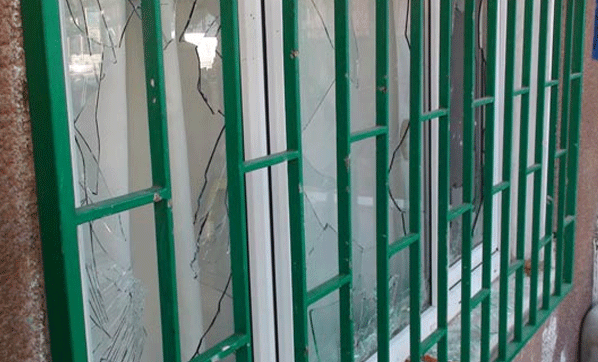 Öfkeli vatandaşlar Beratcan'ın ailesinin evini bastı galerisi resim 1