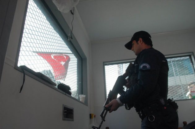 Sur'da polise "sur" gibi kulübe! galerisi resim 2