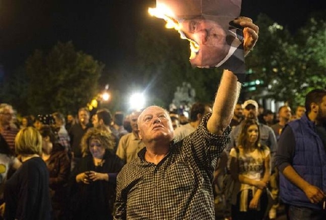 Protestocular Cumhurbaşkanlığı ofisini bastı galerisi resim 1