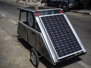 Gazze'nin ilk güneş enerjili aracı