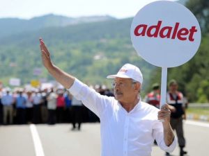 CHP yürüyüşü trafiği kilitledi!