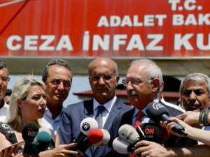 Enis Berberoğlu Kılıçdaroğlu'nu ilk gördüğünde bakın ne yapmış!