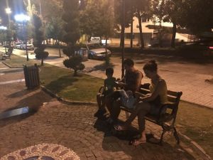 Ege'de 6.3'lük deprem! Gece yarısı halk sokağa döküldü