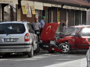 Konya'da kaza yapan genç kız krize girdi