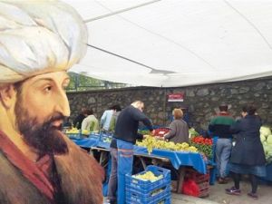 Ecdada büyük saygısızlık! Semt pazarı kurdular