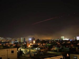 İşte Suriye'den ilk fotoğraflar... Üç ülke füzeler ve uçaklarla vur