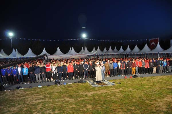 Sabah namazıyla birlikte yürüyüşe geçtiler galerisi resim 1