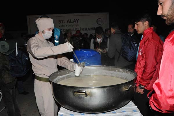 Sabah namazıyla birlikte yürüyüşe geçtiler galerisi resim 2
