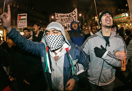 DUNYADAN ISRAIL'E ORTAK PROTESTO galerisi resim 10