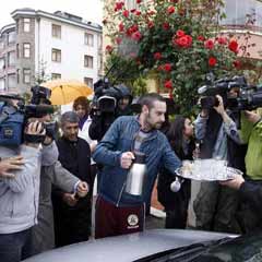 Kılıçdaroğlu'nun oğlu çay servisinde