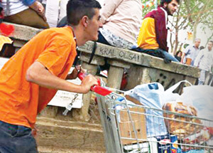 Eylemcileri Migros Besliyor