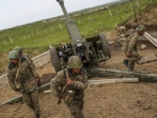 O tepeye Azerbaycan bayrağı dikildi
