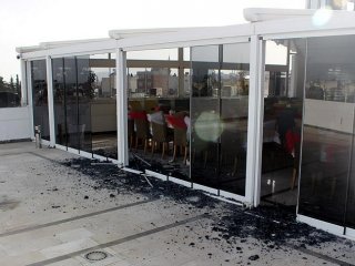 Kilis'te otelin çatısında patlama meydana geldi