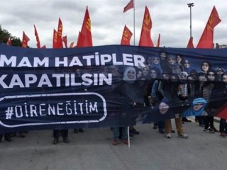 1 Mayıs yürüyüşünde alçak pankart!