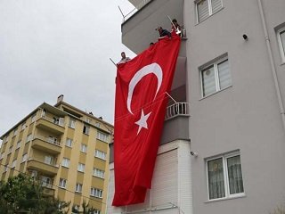 Ateş yine düştüğü yeri yaktı