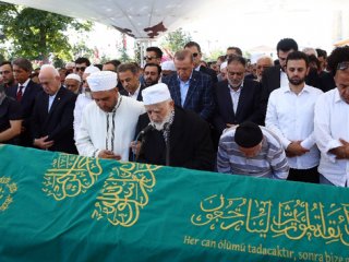 Tabutu Erdoğan omuzladı!