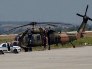 Yunanistan'a kaçan darbeci 8 subayın sorgusu sürüyor