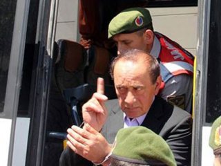 Çakıcı kendisini alkışlayanları uyardı