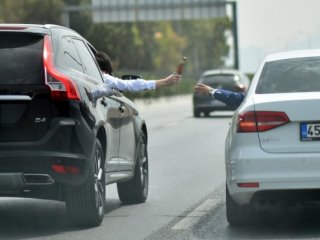 Seyir halinde camdan cama içki transferi