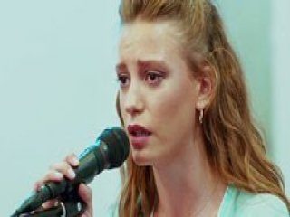 Serenay Sarıkaya kimdir?