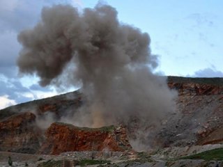 Şırnak'ta 10 ton patlayıcı tespit edilen araç imha edildi