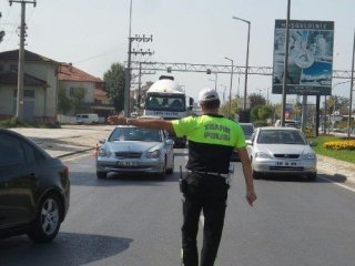 Polisten sürücüleri şaşırtan uygulama!