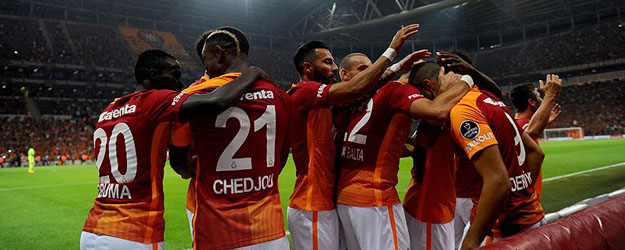 "Galatasaray'ın bu sezon giydiği yatay ince çizgili forması hatalı!"