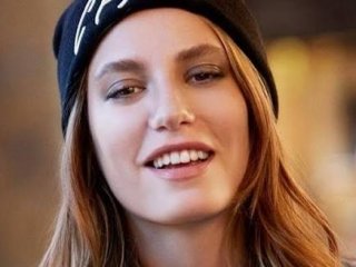 Serenay Sarıkaya kimdir?