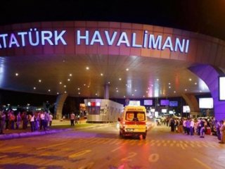 Atatürk Havalimanı'nda silah sesleri!