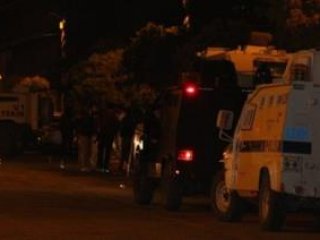AK Parti Muradiye ilçe binasına bombalı saldırı