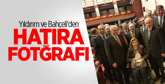 Yıldırım ve Bahçeli'den hatıra fotoğrafı