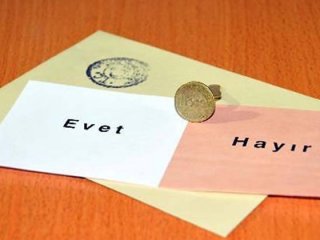 Türk seçmenler sandık başında