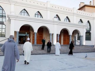 Cami inşaatına mahkeme yasağı