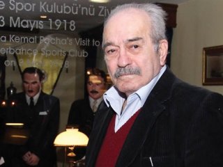 Fikret Hakan kimdir?