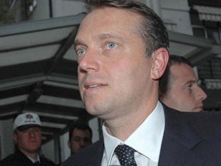 Cem Uzan'dan ABD bayraklı paylaşım