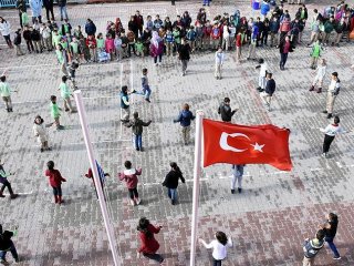 Öğrenciler ip atlayarak derslere daha zinde başlıyor