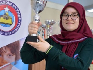 İmam hatipli Azra LGS’de Türkiye birincisi oldu