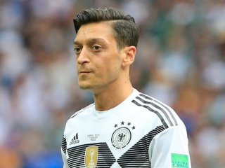 Mesut Özil'e "açıklama yap" baskısı