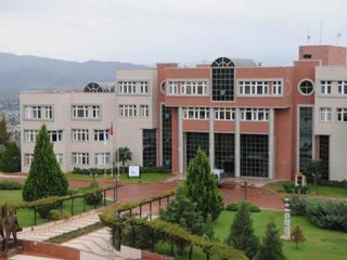 Herkese "FETÖ'cü" diyen profesöre şok!