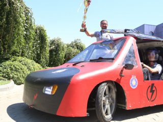 KSÜ öğrencilerinin otomobiline ödül