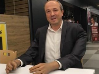 Türkiye'nin ilk engelli belediye başkanı oldu
