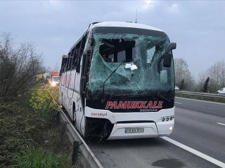 Sakarya'da yolcu otobüsü devrildi: 32 yaralı