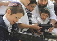 Yahudi Çocuklar Savaşa Hazırlanıyor