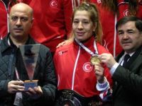 Türk güreşçi kızlar iki altın madalya kazandı