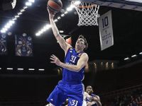 Anadolu Efes'ten farklı galibiyet!