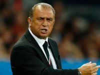 Terim oyuncularına sarılarak ağladı!