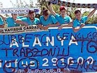 Bir grup Trabzonspor taraftarı Alanya tabelasını boyadı