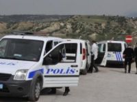 Ağaca asılı bulundu! Cebinden bakın ne çıktı..