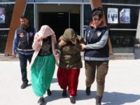 Evlere girip altın çalan hırsızlar tutuklandı
