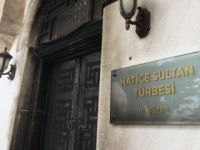 Isınmak için Hatice Sultan'ın türbe kapısını yaktı